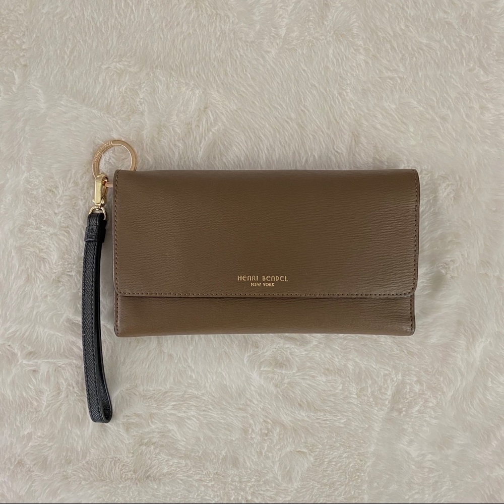 Henri Bendel Uptown Out & About Organizer Wallet
